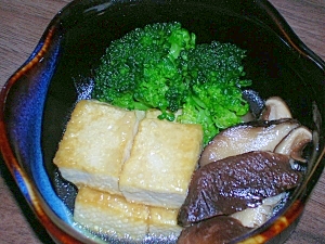 揚げ豆腐とブロッコリー、干ししいたけの麺つゆ煮