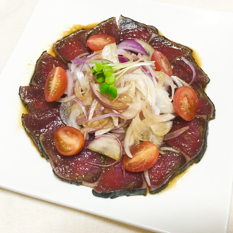 鰹たたきと赤玉ねぎのにんにくポン醤油カルパッチョ レシピ 作り方 By Kuuuma 楽天レシピ 鰹たたきと赤玉ねぎのにんにくポン醤油カルパッチョ レシピ 作り方 By Kuuuma 楽天レシピ