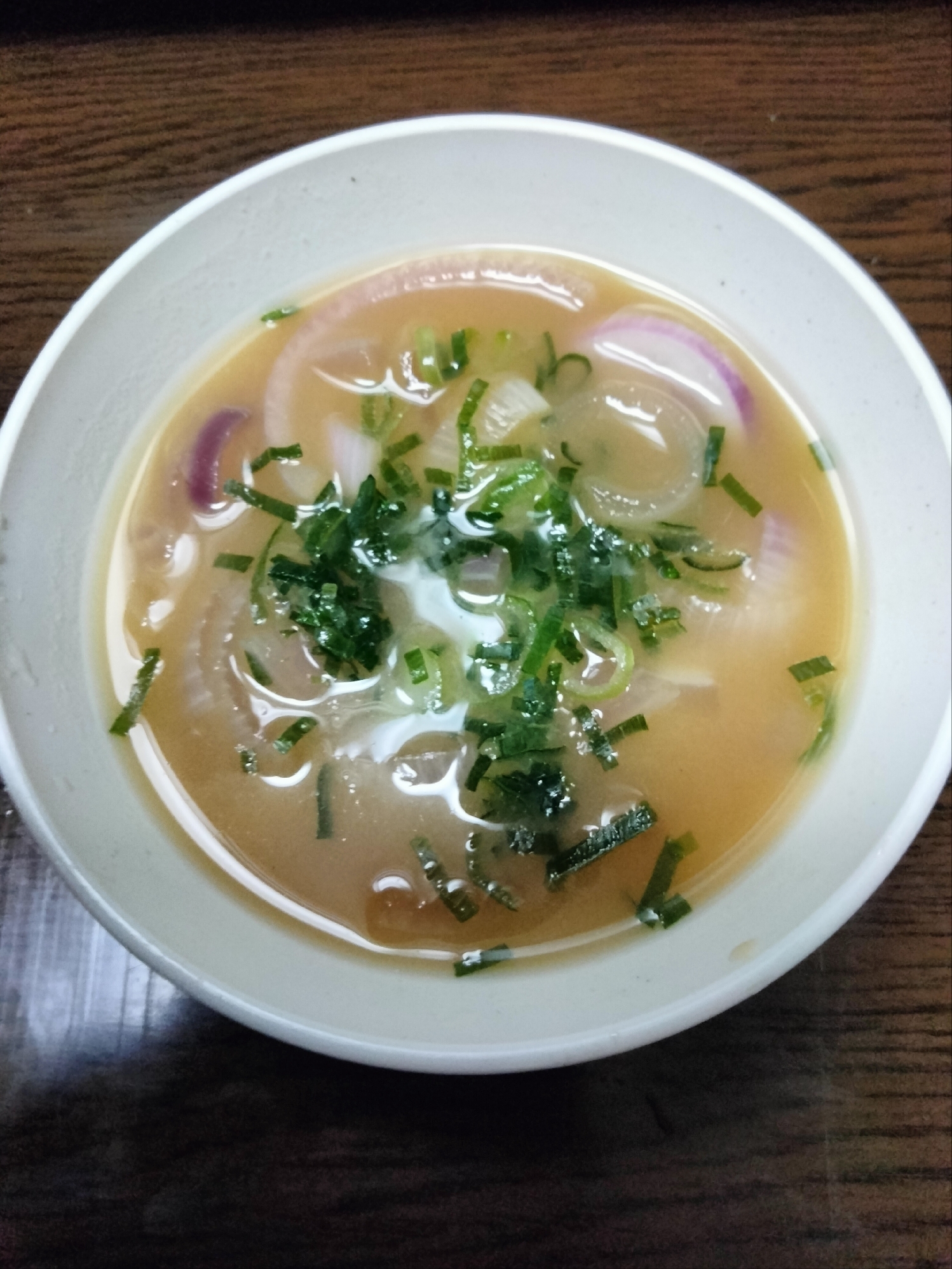 赤玉ねぎとネギの味噌汁