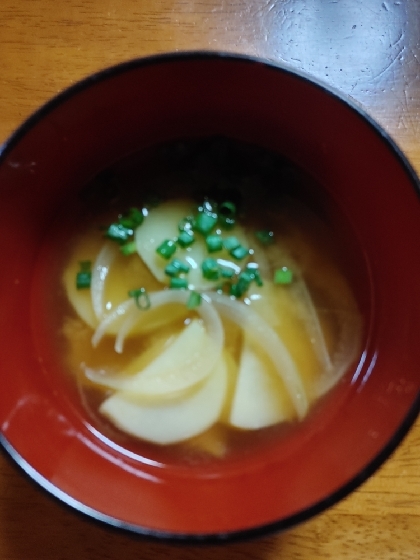 甘くてほっこり♪じゃがいもと玉ねぎの味噌汁