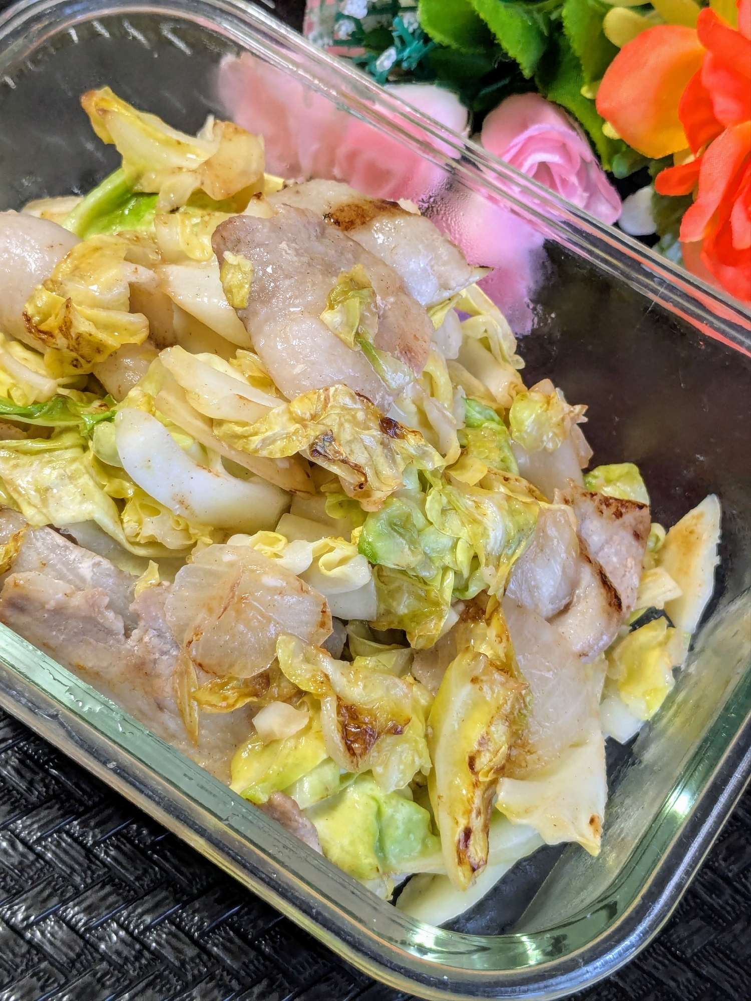 豚バラ肉とキャベツのニンニク塩炒め