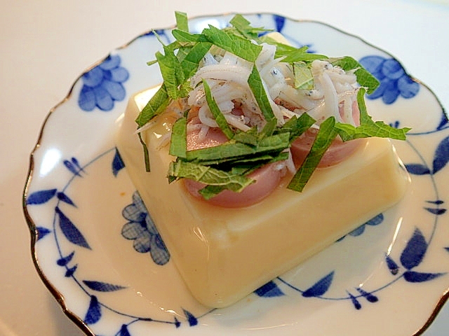 魚肉ソーセージとしらすと大葉の卵豆腐