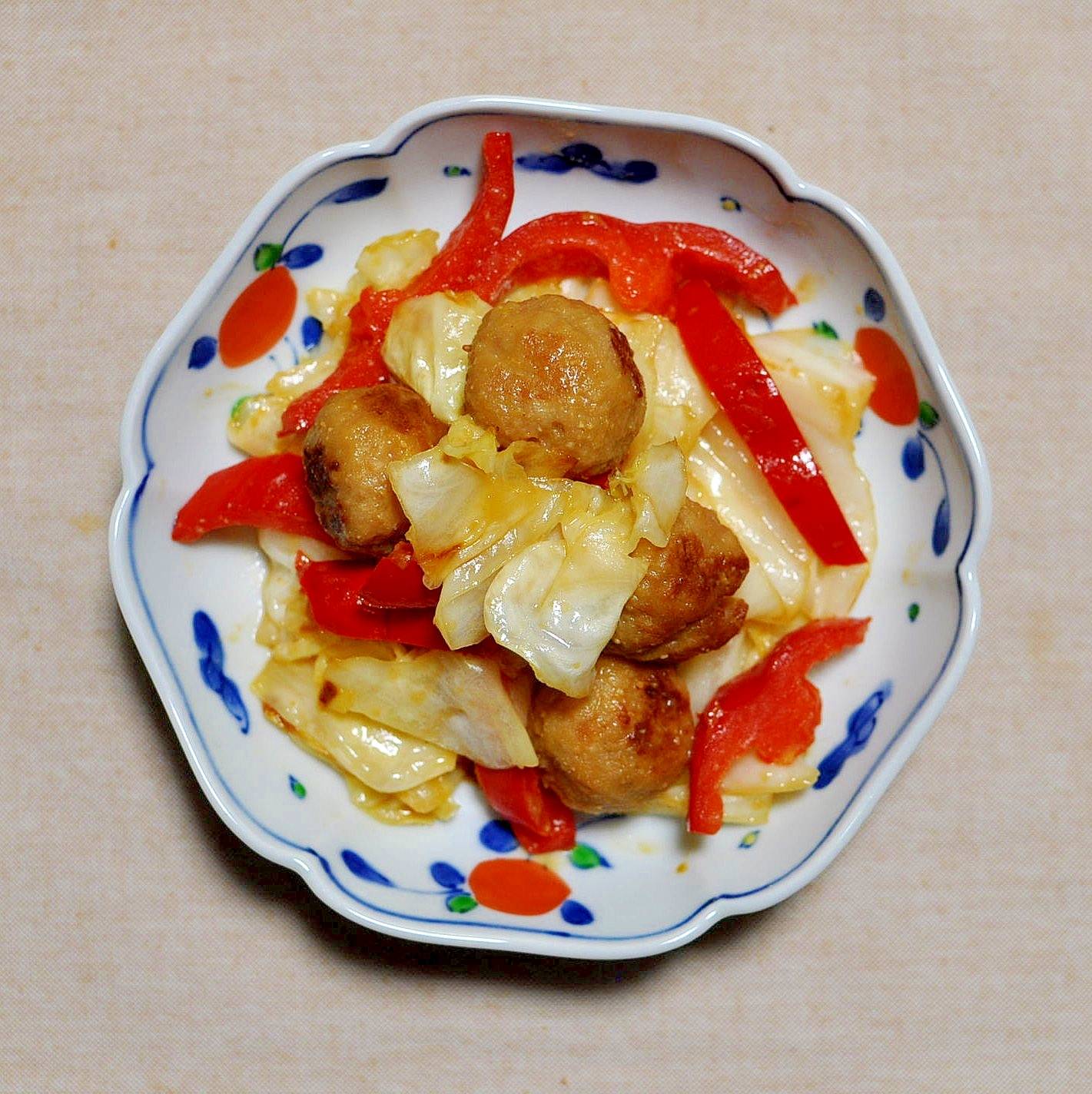 キャベツと鶏団子の味噌炒め