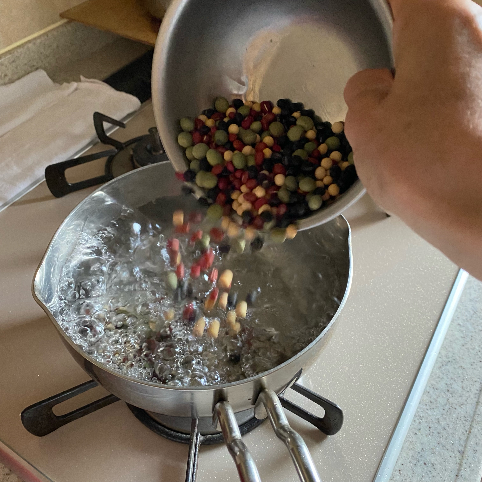 料理に使う豆の下茹でから蒸し豆まで。