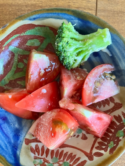トマトとブロッコリーの簡単サラダ