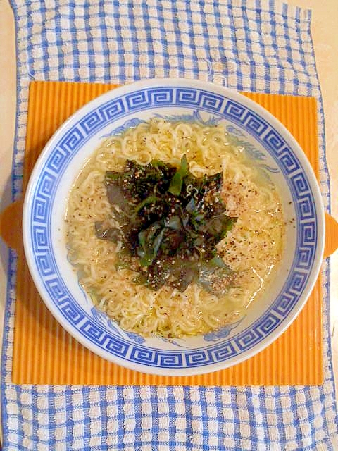 ワカメのオリーブ塩ラーメン♪