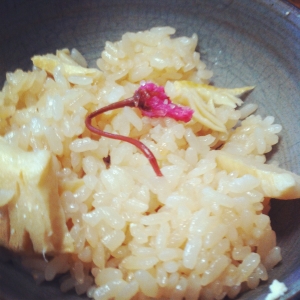 春 おしゃれな桜の たけのこご飯 レシピ 作り方 By だっく 楽天レシピ