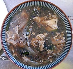 ワカメと玉ねぎの黒い黄花湯 レシピ 作り方 By ピラルク姐 楽天レシピ