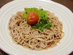 「梅干し大葉のっけさくら蕎麦」　　　♪♪