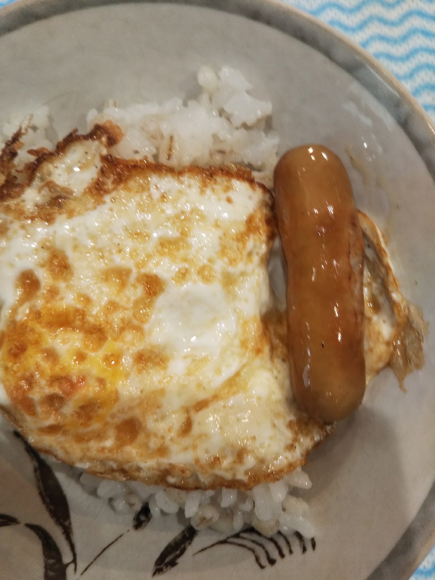 両面目玉焼きウインナーどんぶり