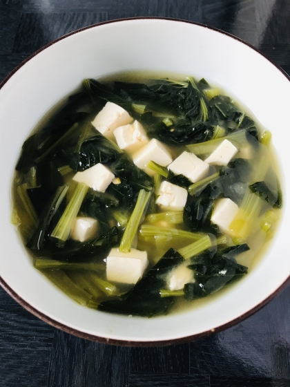小松菜と豆腐の相性がよくて栄養価も高くて良いですね。
やさしい味のお味噌汁にできて美味しかったです。