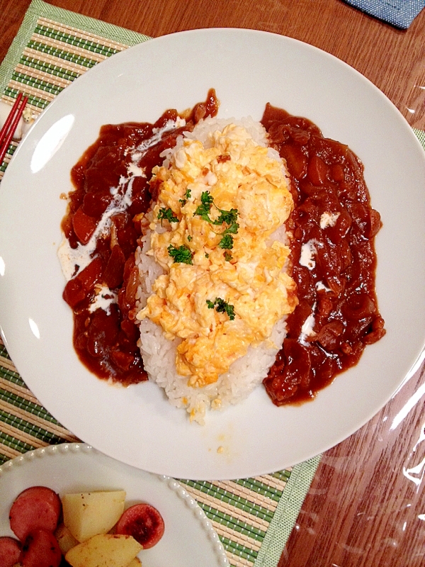 余ったハヤシを卵乗せで豪華に！簡単カフェご飯♫