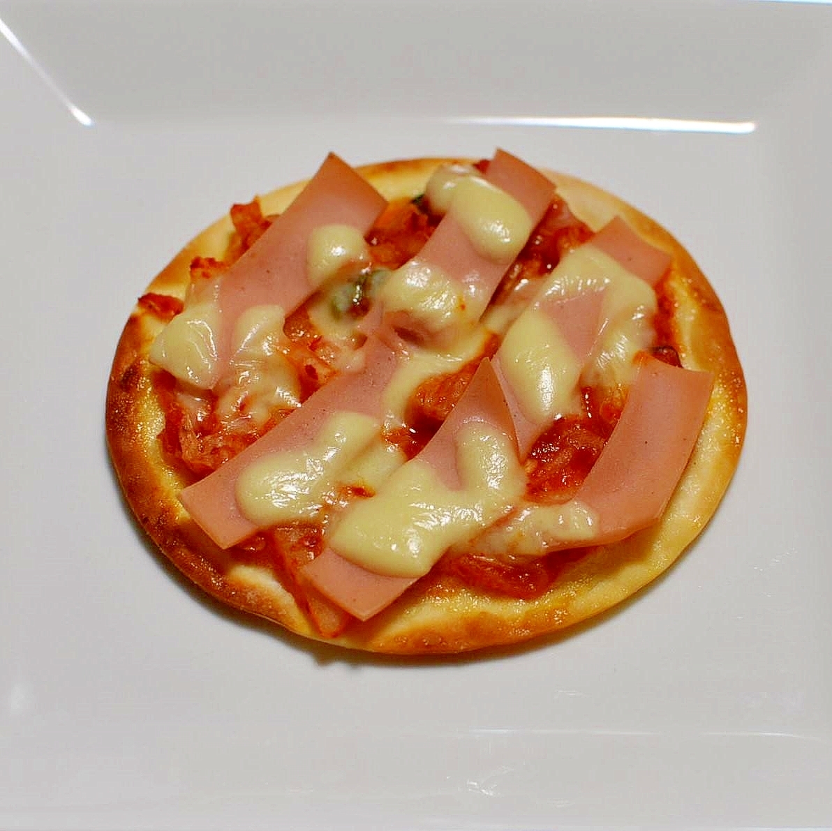 キムチ＆ハムde餃子の皮ピザ