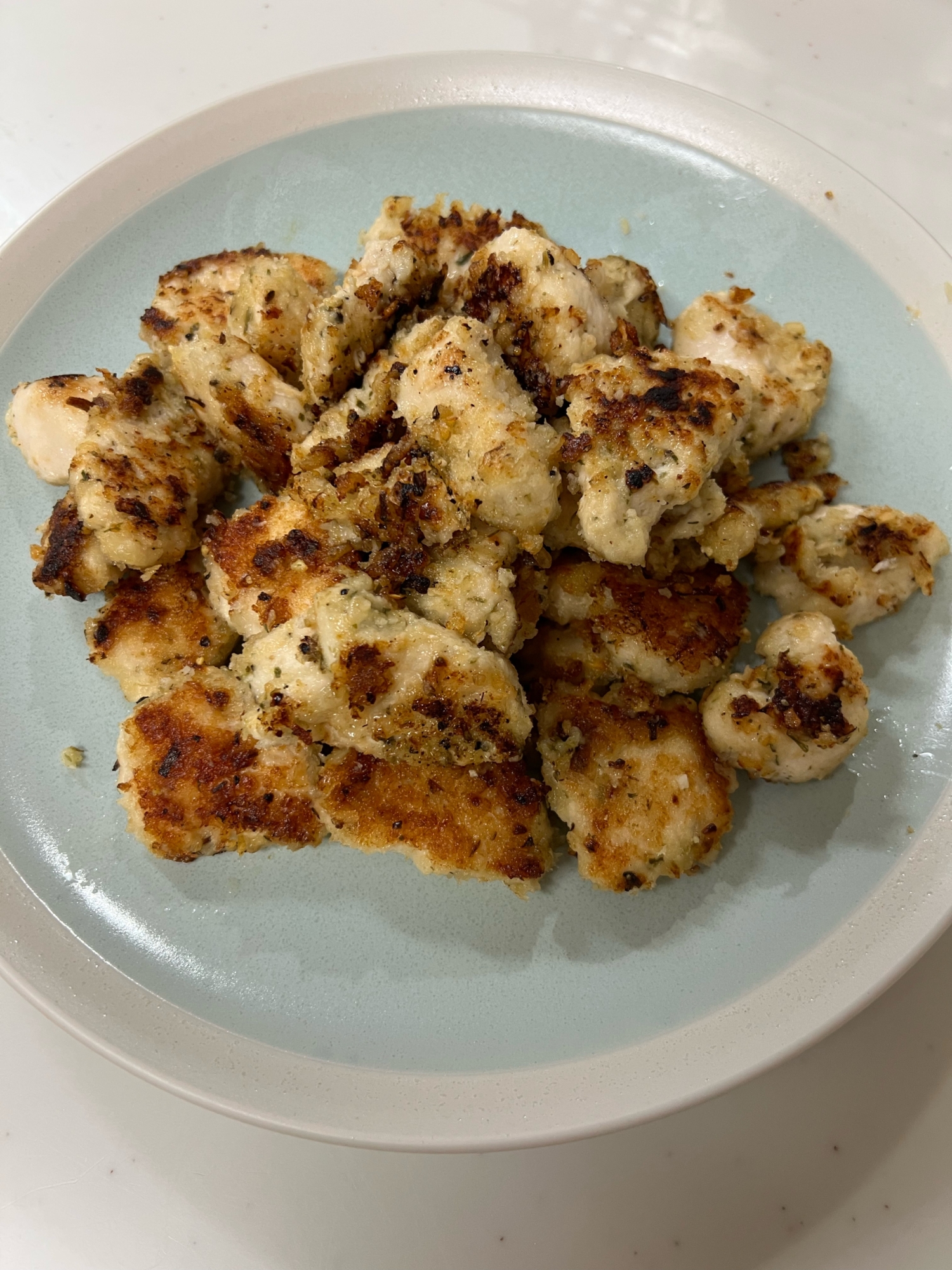 下処理で柔らか♪鶏むね肉の香草パン粉焼き