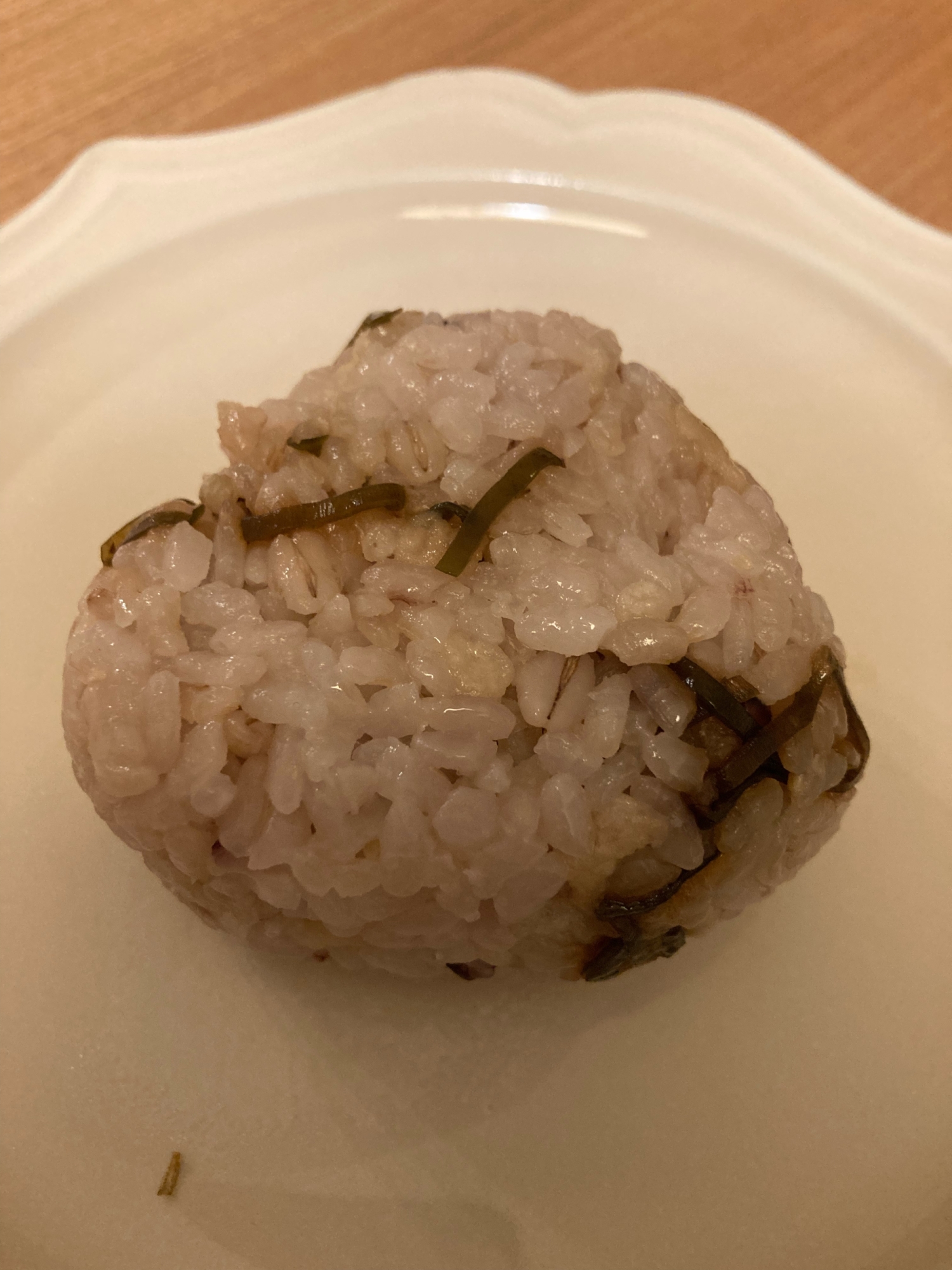 雑穀米と塩昆布おにぎり