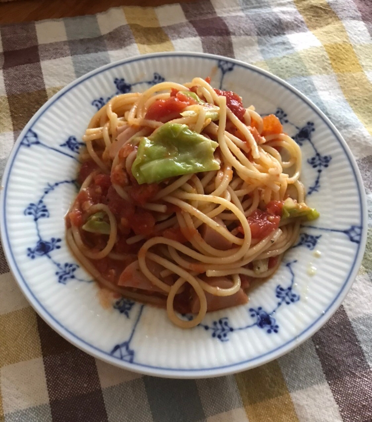 キャベツと魚ニソのトマトソースパスタ