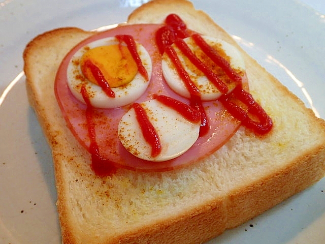 ダブルソフトで　ハムとゆで卵のカレー風味トースト