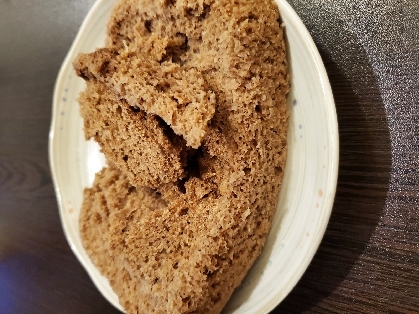 タッパーに入れて作りました。
ちょっと崩れてしまいましたが
ふわふわしっとり美味しいです！
また作ります(*^^*)