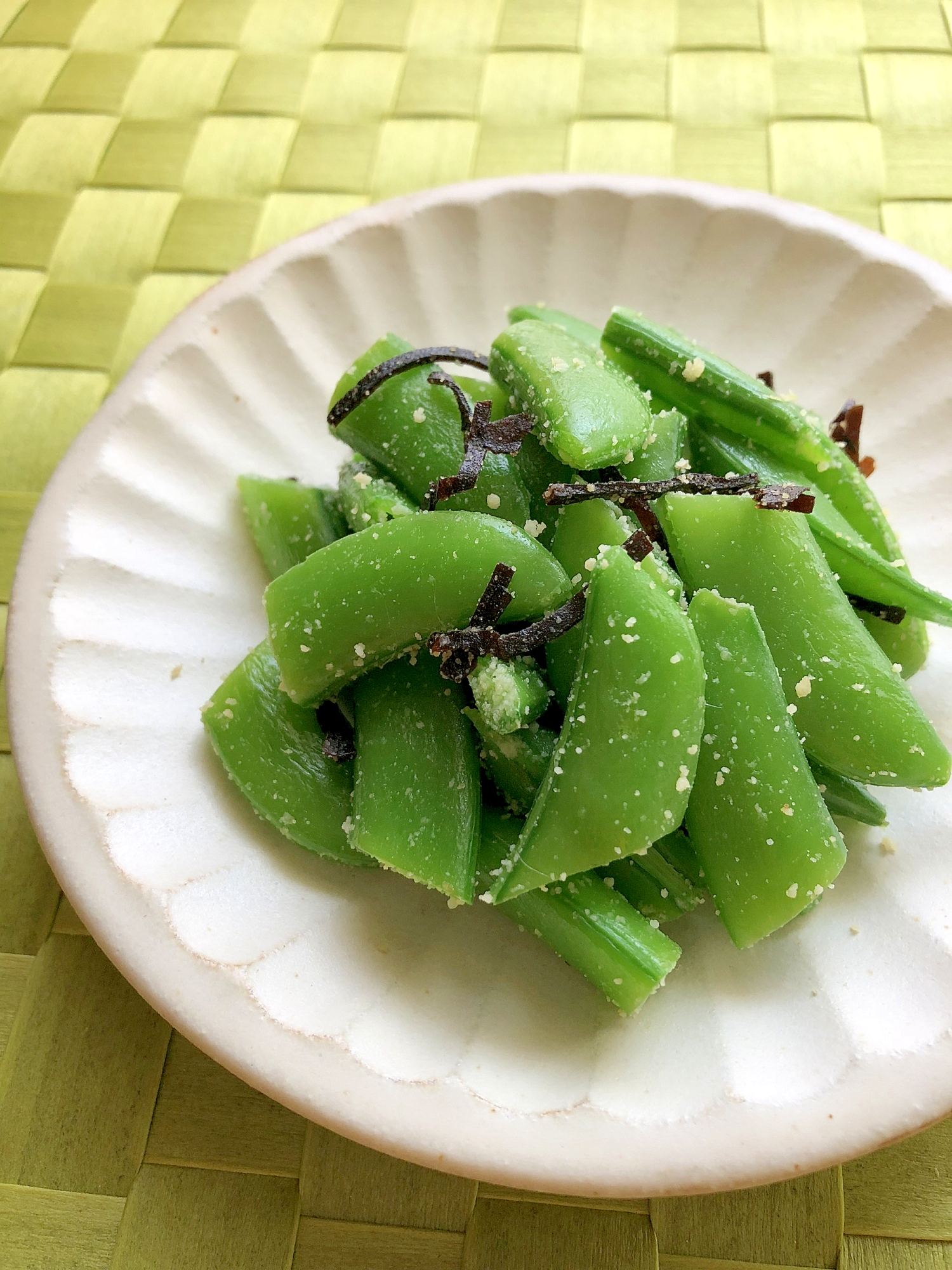 スナップえんどうの塩昆布チーズ和え