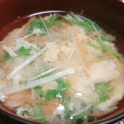 水菜・にんじん・油揚げの味噌汁