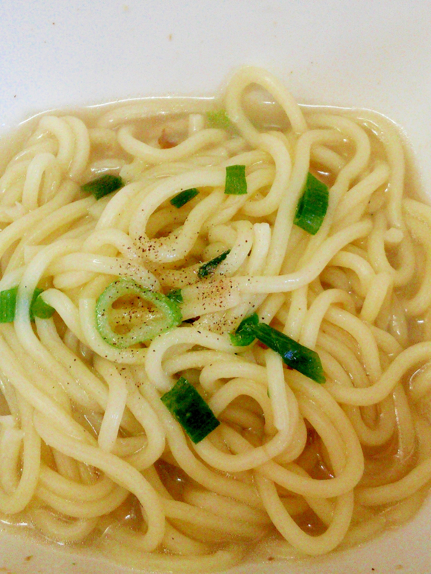 海鮮鍋の〆は中華麺で♪旨味たっぷり含んだ中華そば