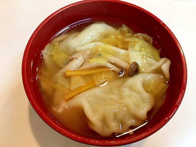 アツアツにしていただきます☆白菜と生姜の餃子スープ