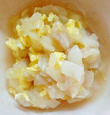 離乳食後期　炒り卵と玉ねぎキャベツのケチャップ和え