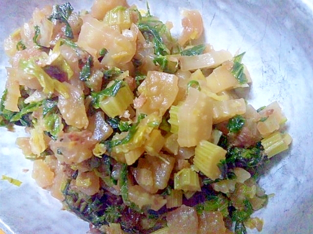 セロリ丸ごと使って☆セロリの炒め物