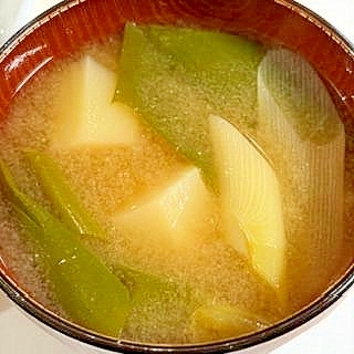 ブロッコリーの茎と長ねぎの味噌汁