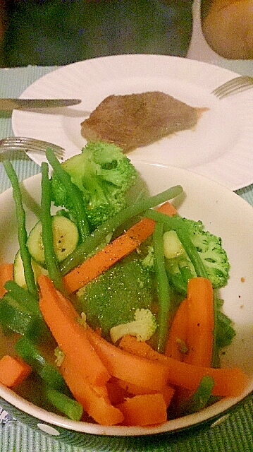 たっぷり温野菜、緑とオレンジホットサラダ。
