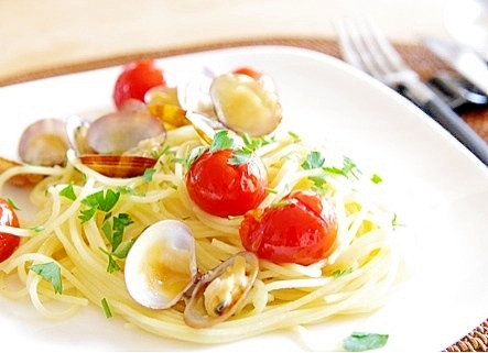 旨み食材で美味！フレッシュトマトとあさりのパスタ