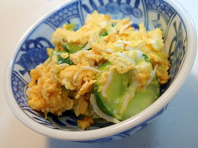 山葵マヨで　ぬか漬け胡瓜と釜揚げしらすの卵炒め