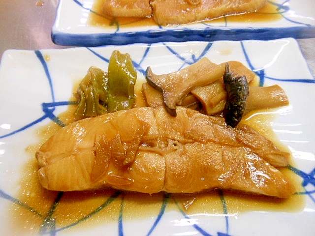 アブラカレイの煮魚（ねぎ、エリンギ添え）