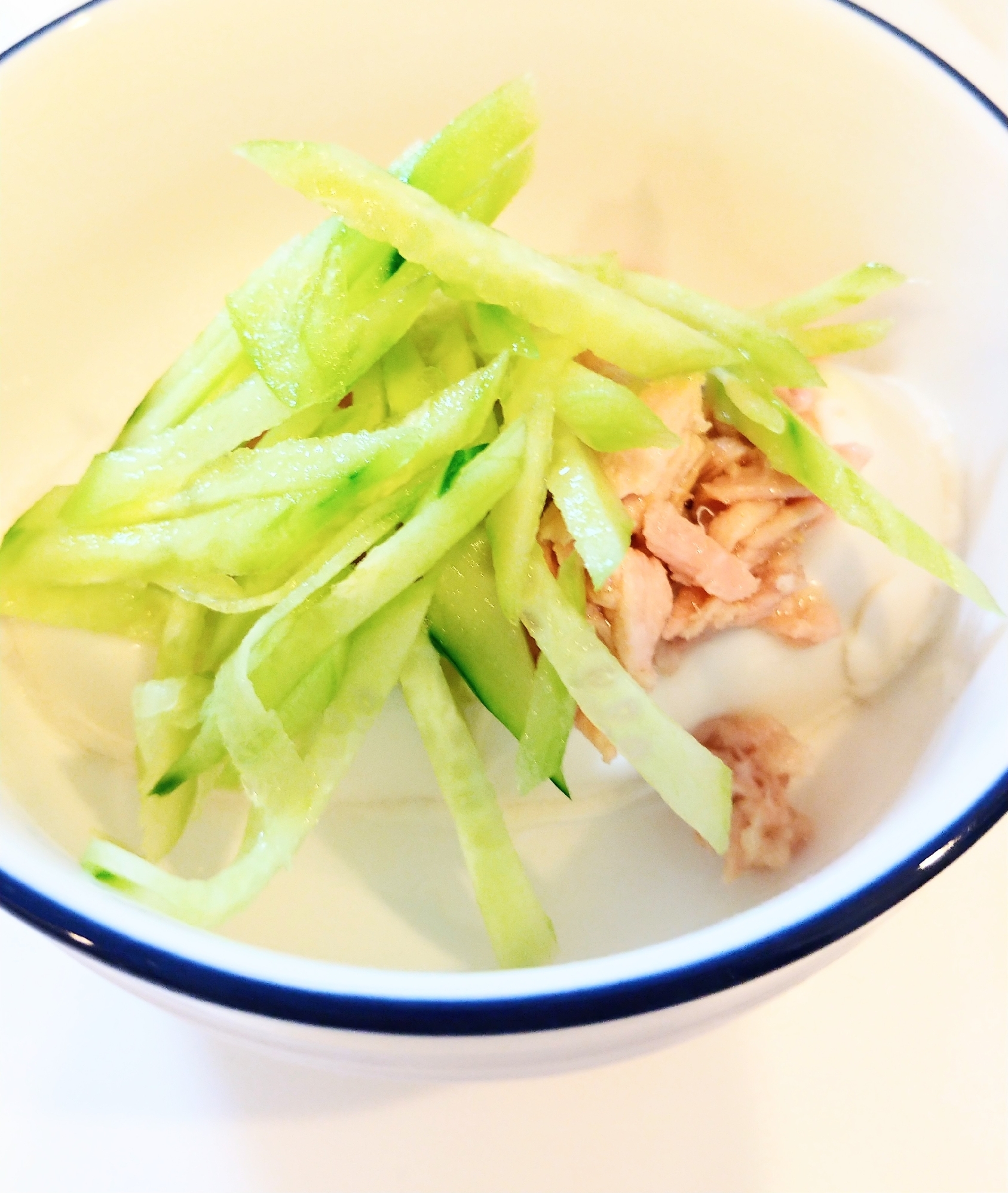 マヨネーズとお醤油で食べる♡きゅうりとツナのせ豆腐