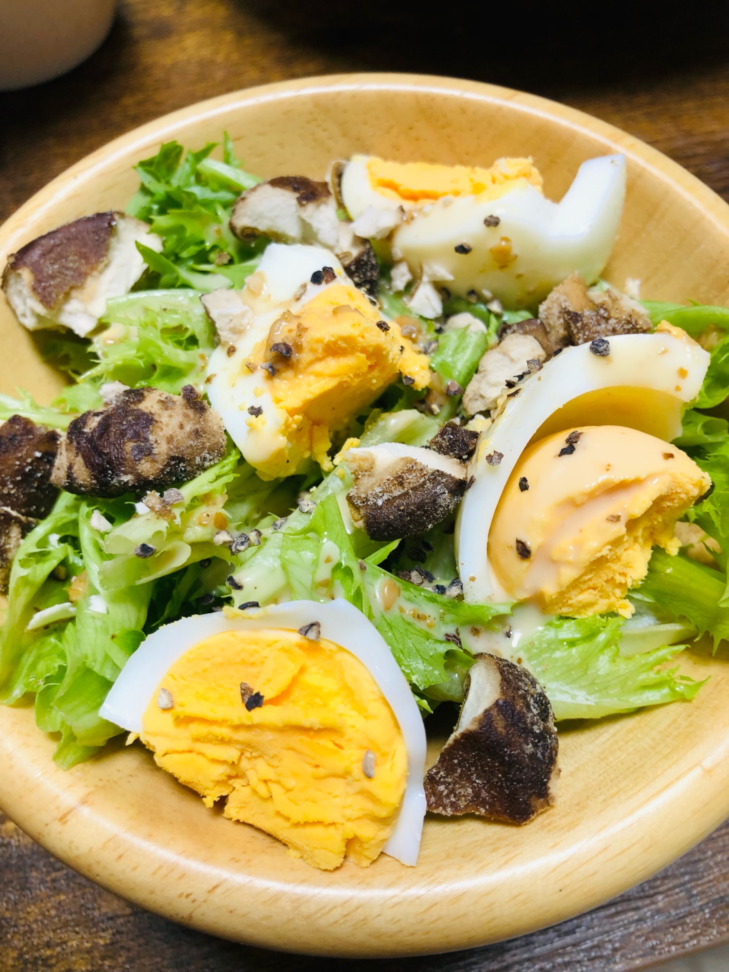 フリルレタスと卵のサラダ