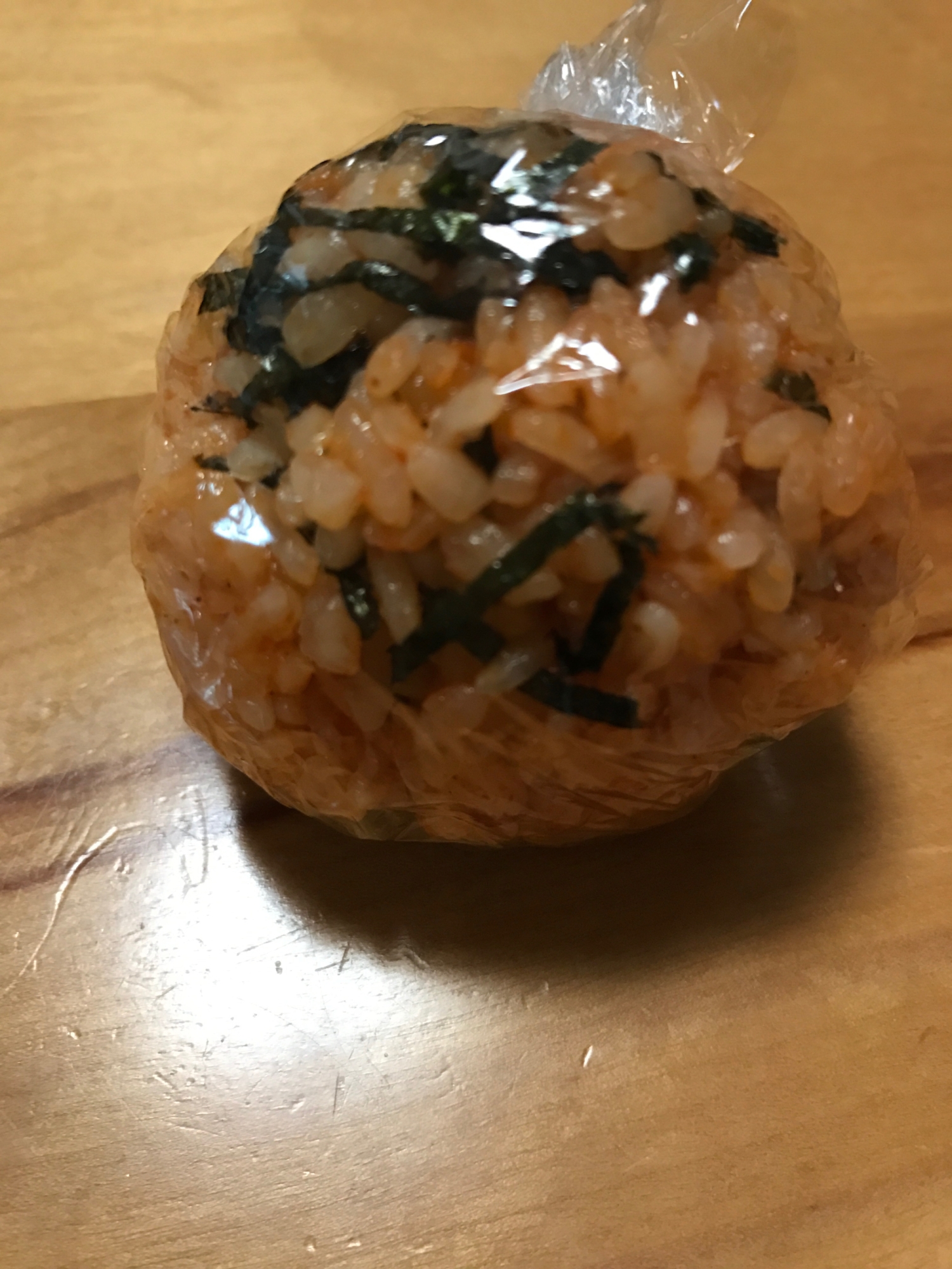 刻み海苔入りケチャップライスのおむすび