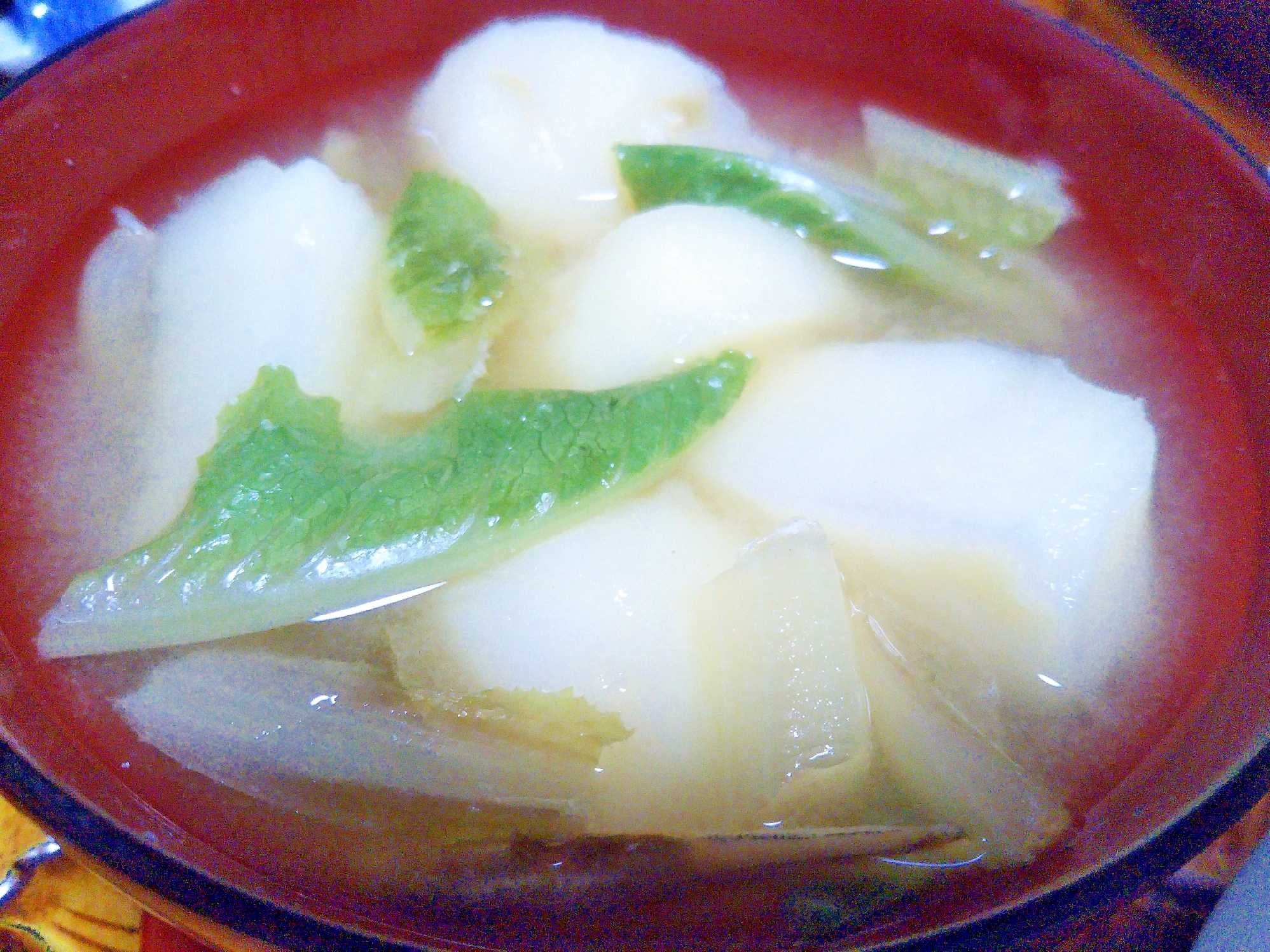 里芋&ロメインレタスの味噌汁