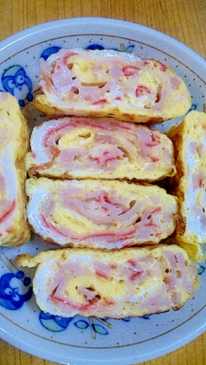 カニカマとロースハムの卵焼き