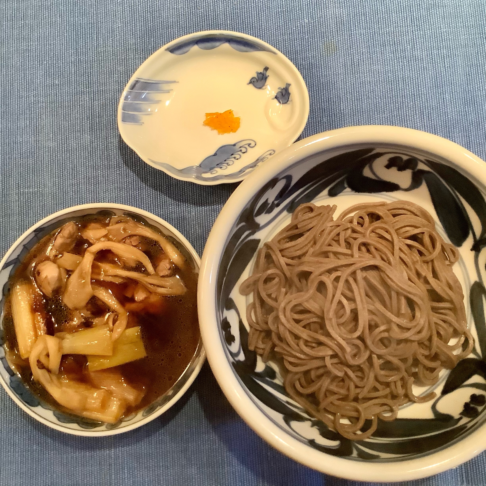 めんつゆで簡単美味！鴨舞茸のつけ蕎麦