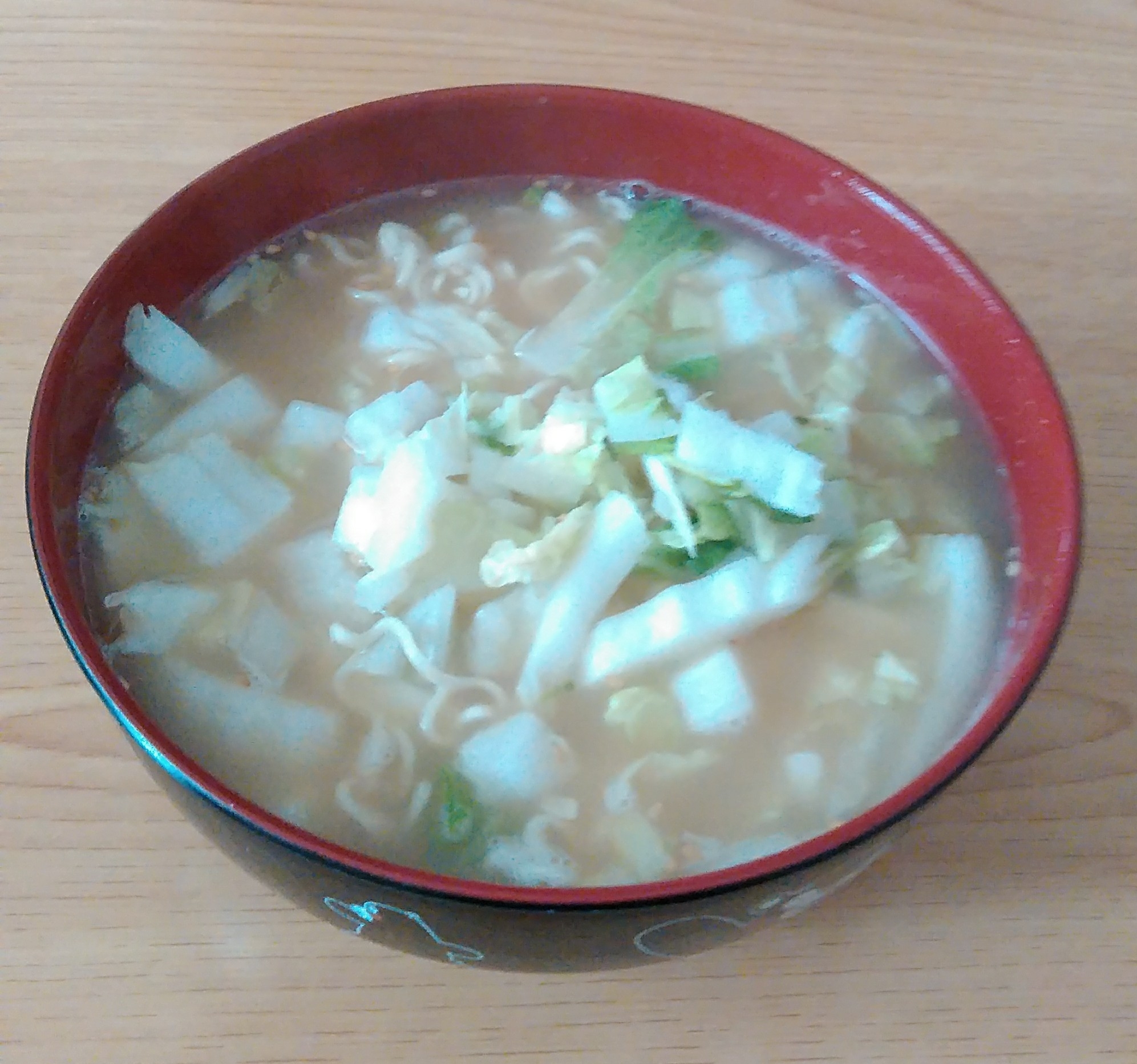 白ごまと白菜の豚骨ラーメン