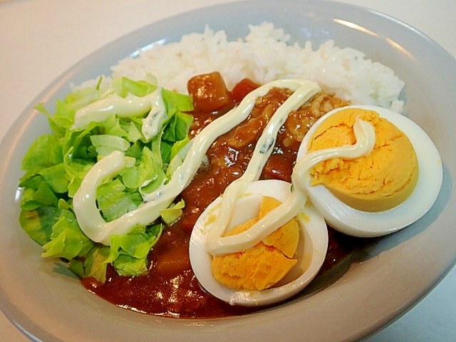 山葵マヨで　サラダ菜とゆで卵のカレー