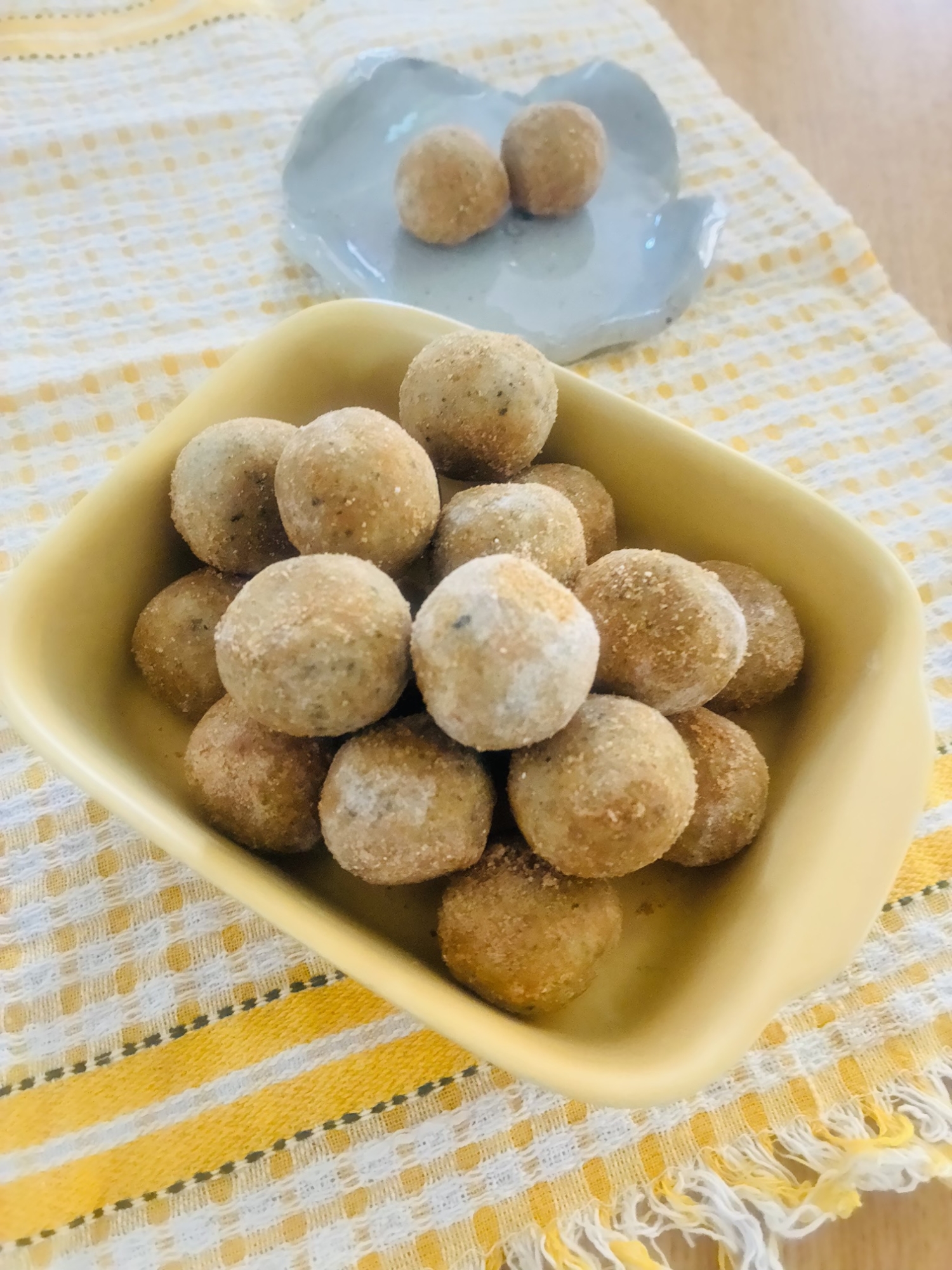 米粉のごまスノーボール