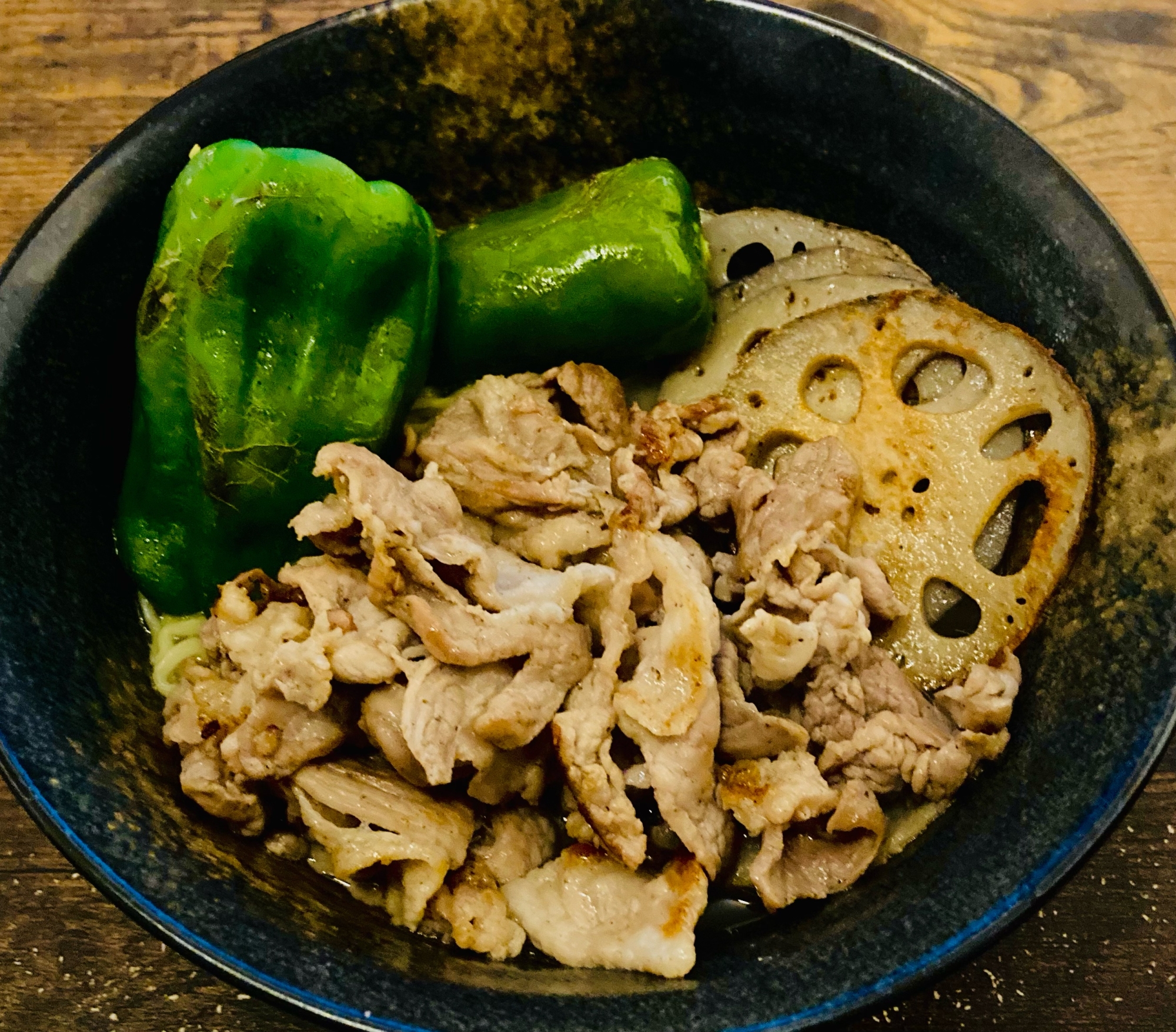 手間はレンコンを切るだけ！ピーマン丸ごと辛ラーメン