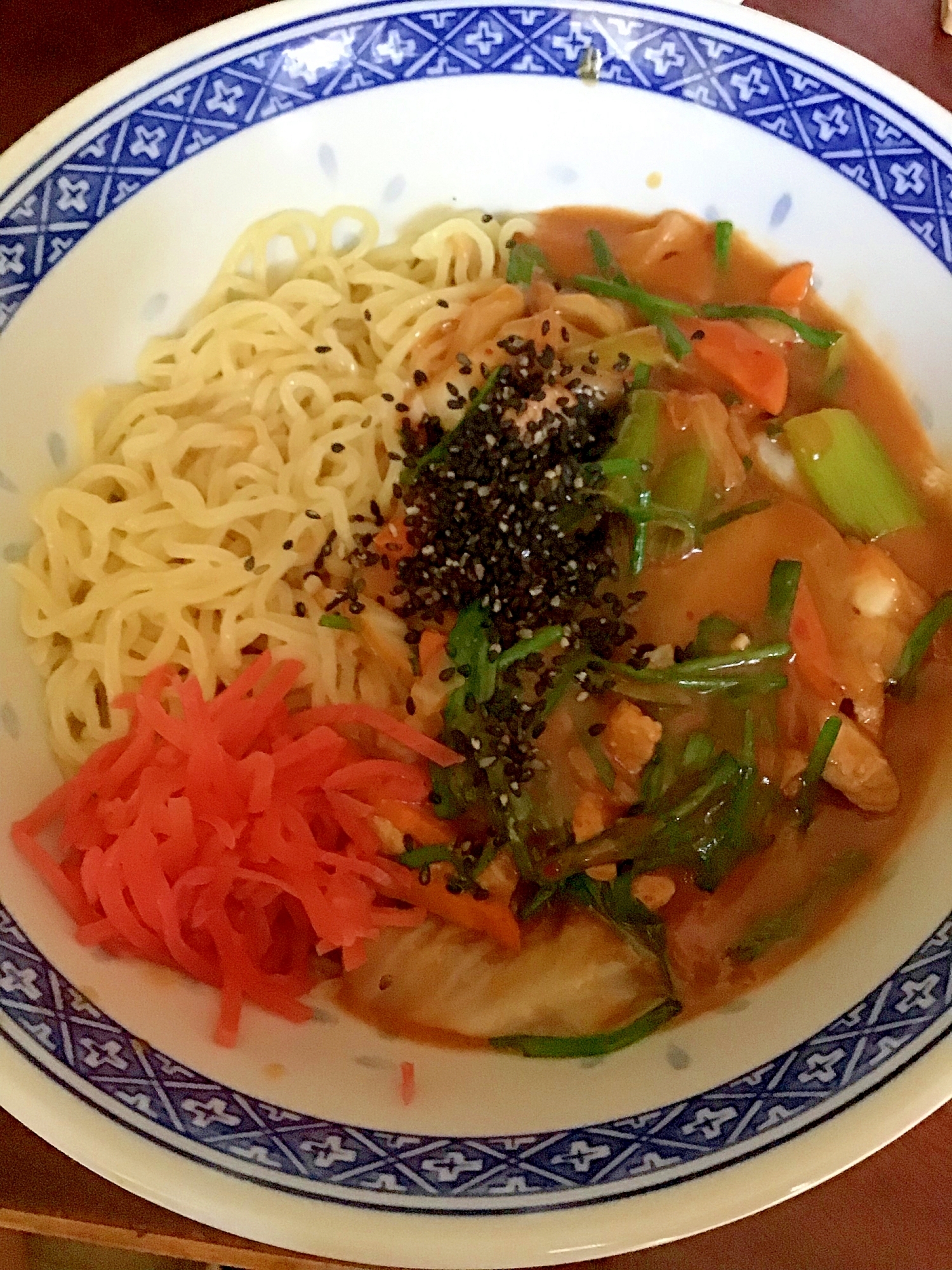 餡かけ豚キムチの味噌涼麺。