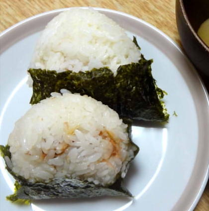 海苔も貼り付けてお昼に作っていただきました。
ホッとする味で美味しかったです。
ごちそうさまでした(*‘ω‘ *)