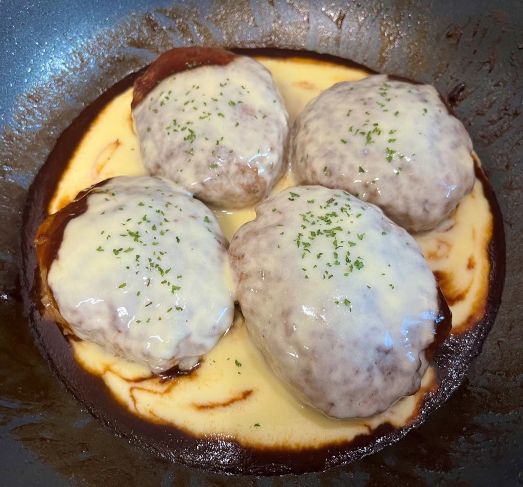 材料3つ！とろとろチーズソース ハンバーグにかけて レシピ・作り方 by