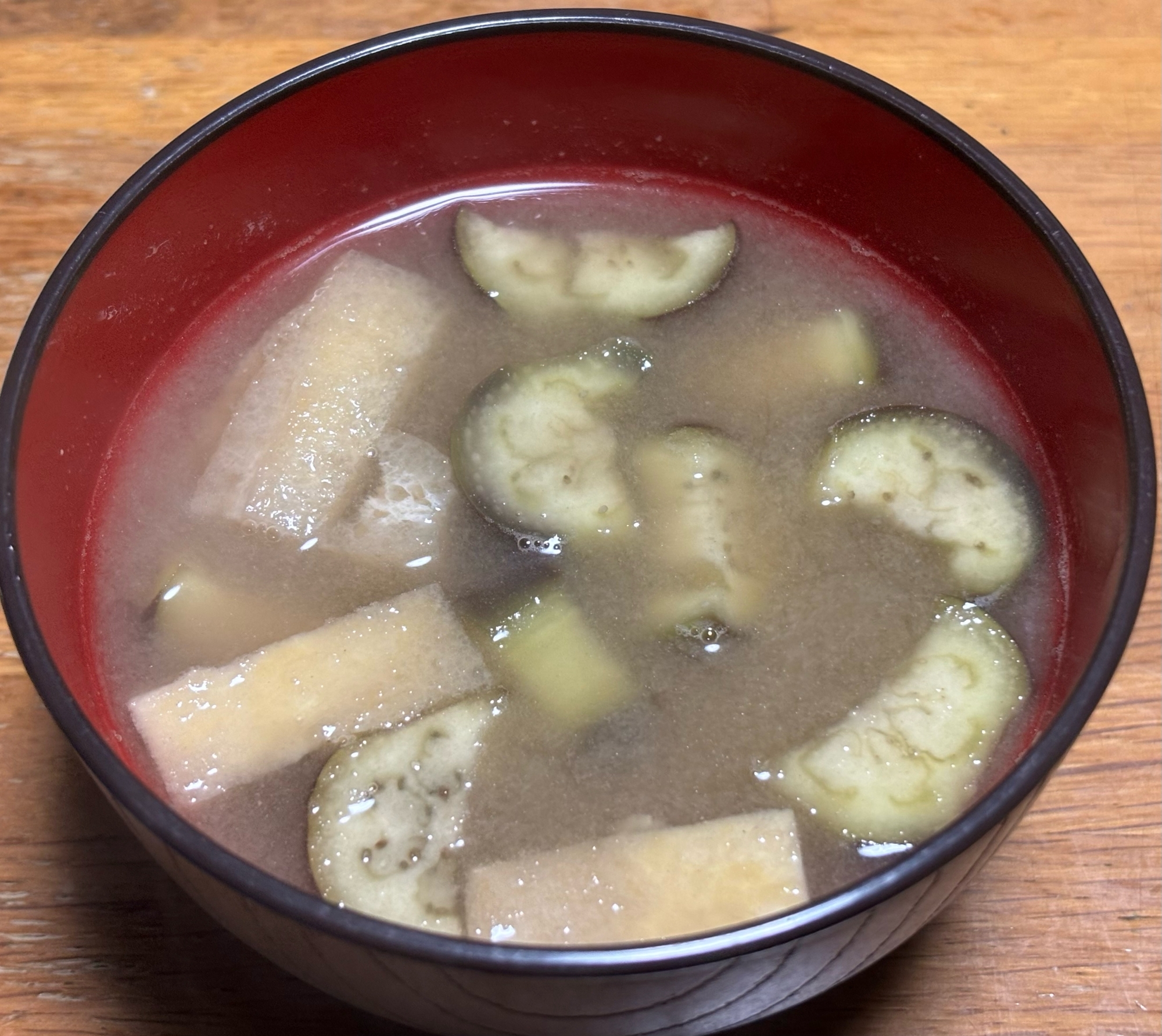 玉ねぎ　薄揚げ　茄子　味噌汁