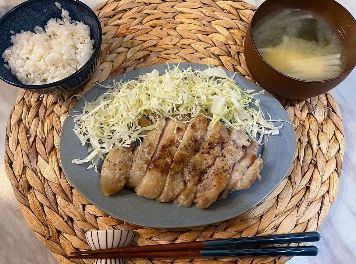 鶏もも肉の塩麹焼き