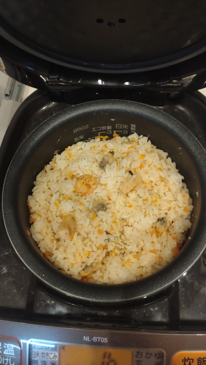 炊飯器にお任せ♫お手軽シーフードピラフ