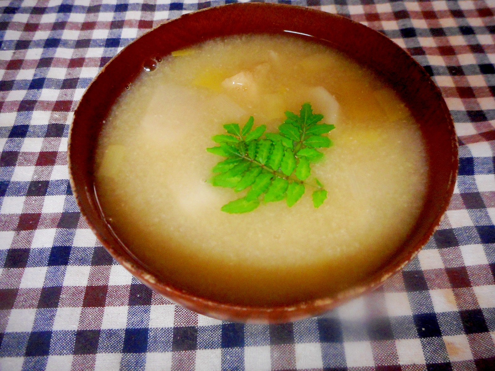 里芋と木の芽の味噌汁